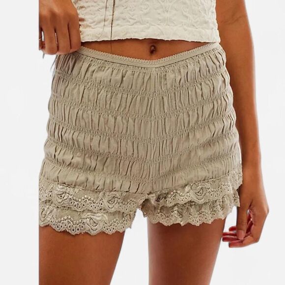 Free People In Bloom Shorties Green – Size XL – Cottagecore Micro Mini Bloomers - Picture 2 of 8